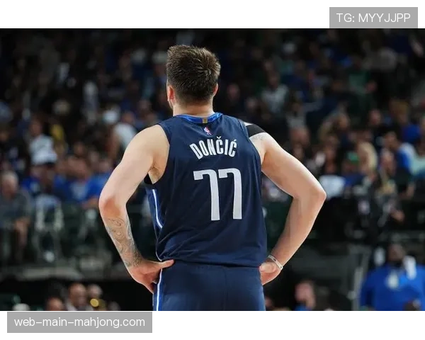 独行侠123-99击败雄鹿,东契奇伤退前贡献高效表现 独行侠123-99击败雄鹿,东契奇伤退前贡献高效表现